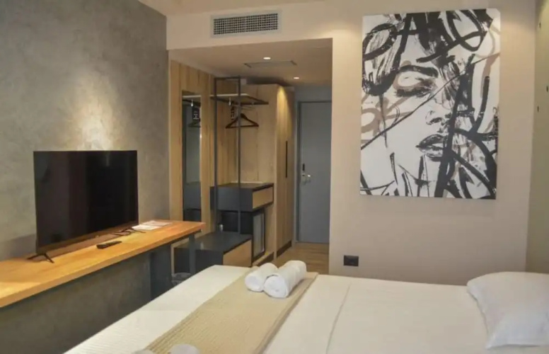 Azura Hotel