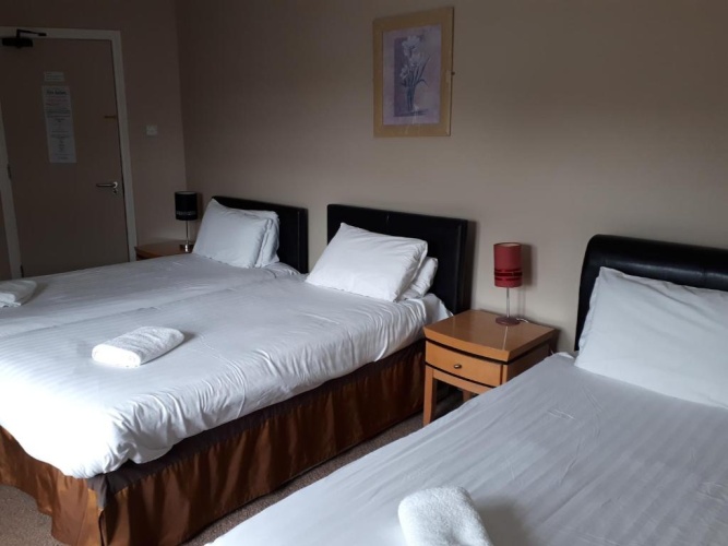 Standard Triple room