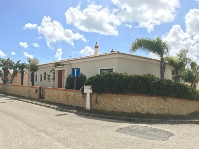 3 Bedrooms Cottage