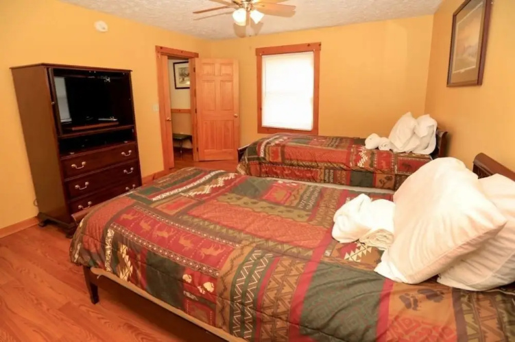 11 Above and Beyond - 4 Br Cabin