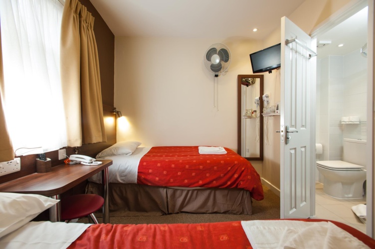 Triple room