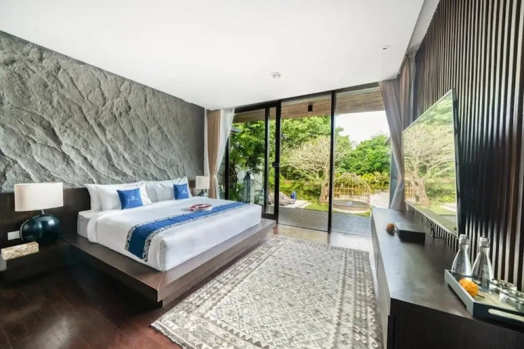 2 Bedrooms Family Suite with pool view