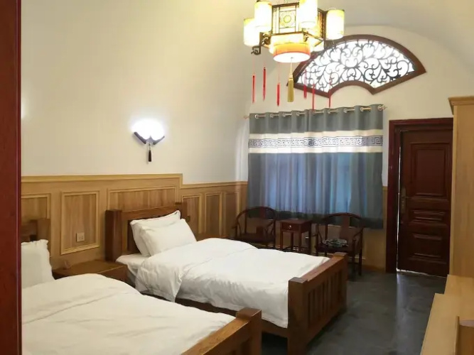 Cave Courtyard Homestay