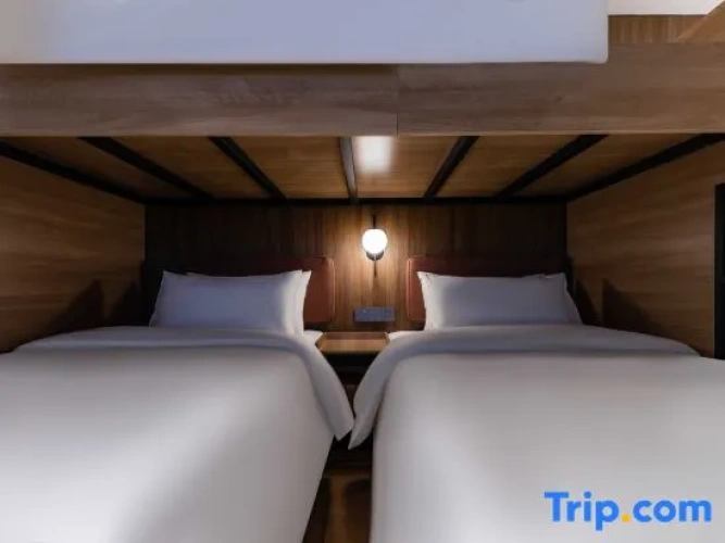 Standard Quintuple room with city view
