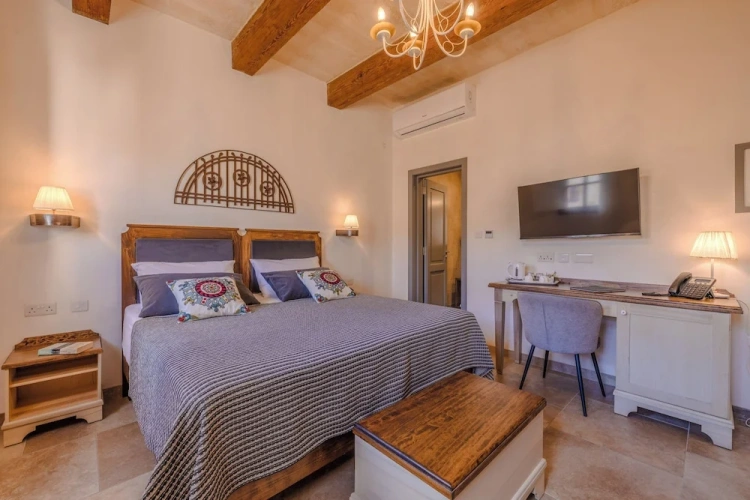 Deluxe Double room with courtyard view