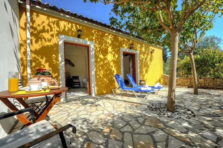 Agathi Cottage in Longos