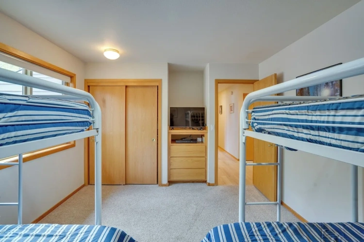 4 Bedrooms Cottage