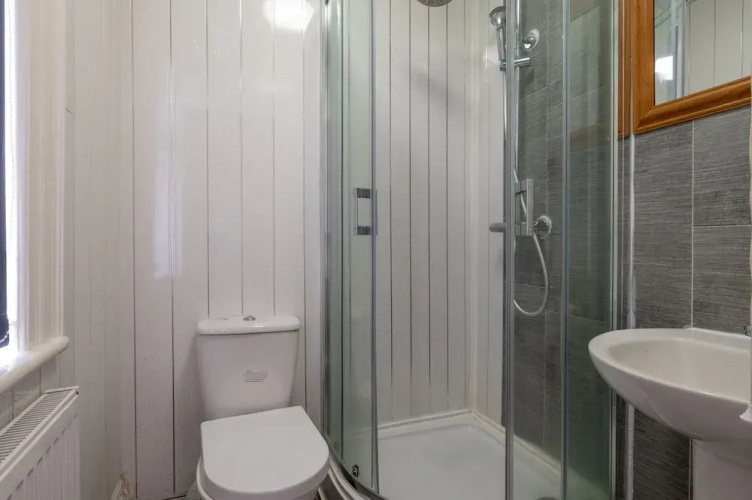 Fully Serviced 1-bed Studio8 in Coventry