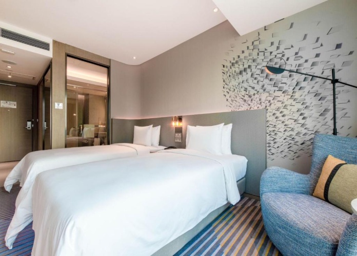 Standard Twin room with city view
