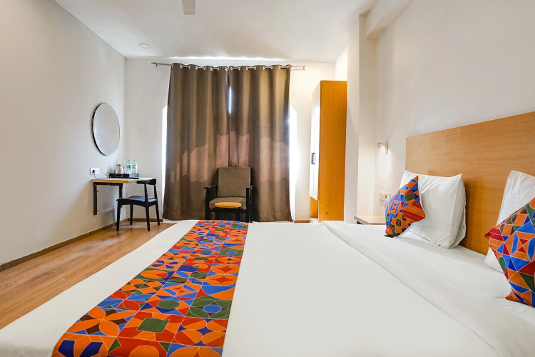 FabHotel Santosh Palace