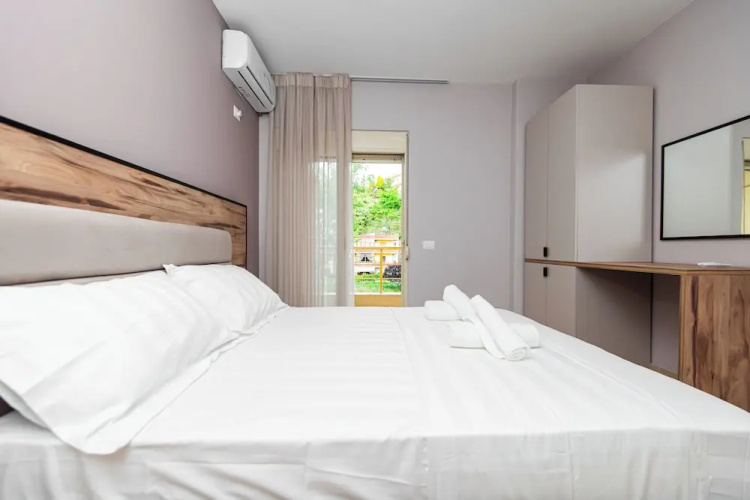 ApartHotel EDA