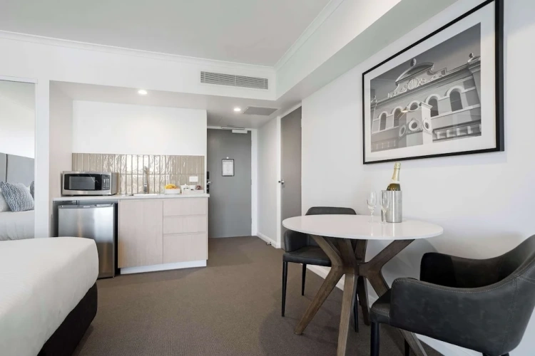 2 Bedrooms Apartment