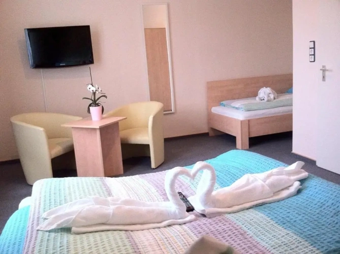 Standard Triple room