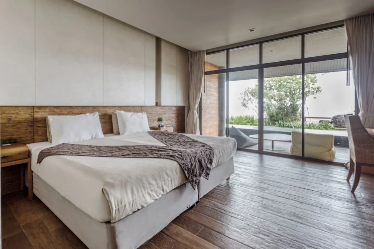 Standard room with balcony and with ocean view