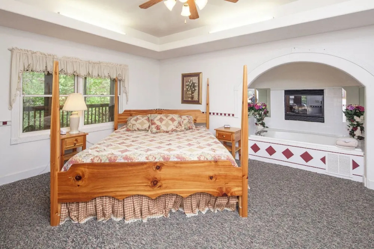 Black Bear Hideaway by Eagles Ridge Resort