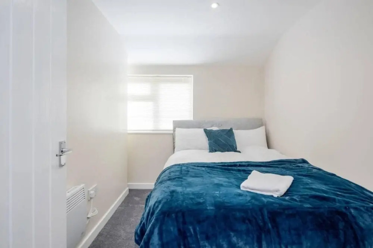 Cosy 2BR Maisonette Near Hospital & Stations