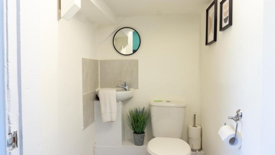 3 Bedrooms Apartment