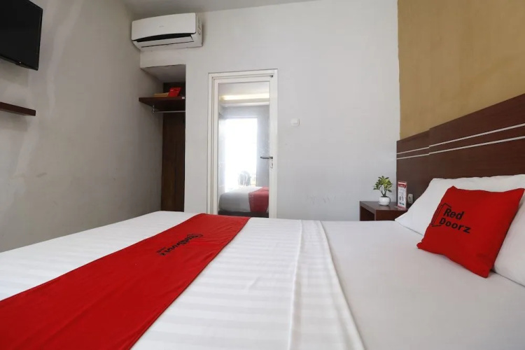 RedDoorz Plus @ Cakranegara