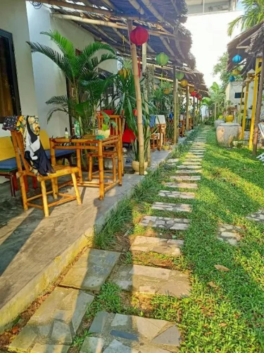 Bungalow with garden view