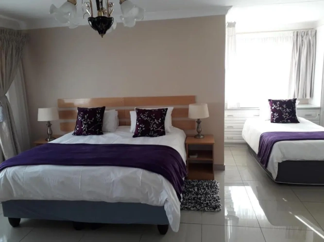 Standard Twin room with garden view