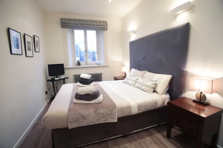 3 Bedrooms Apartment