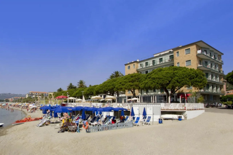 Mayola Hotel