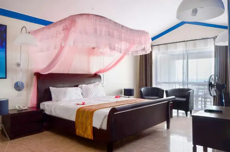 Sai Rock Beach Hotel & Spa