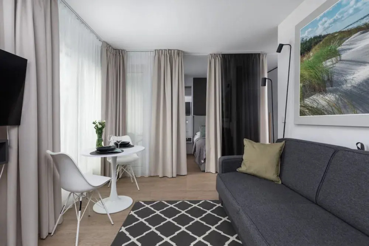 Studio Kołobrzeg Młyńska by Renters