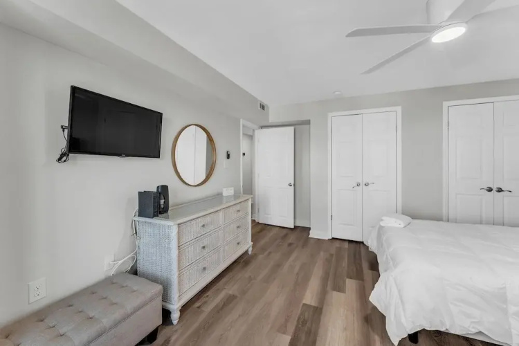 Oceanfront Gem Pool, Balcony, Modern Touch 3 Bedroom Condo