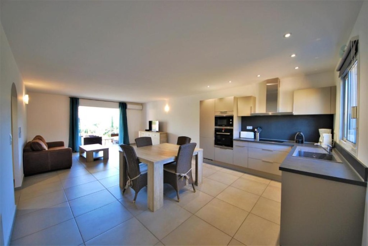 2 Bedrooms Quadruple Apartment