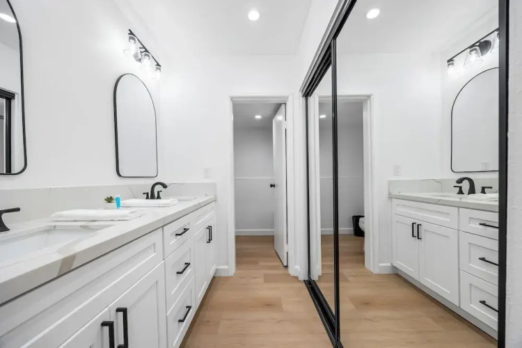 Palm Desert Suites