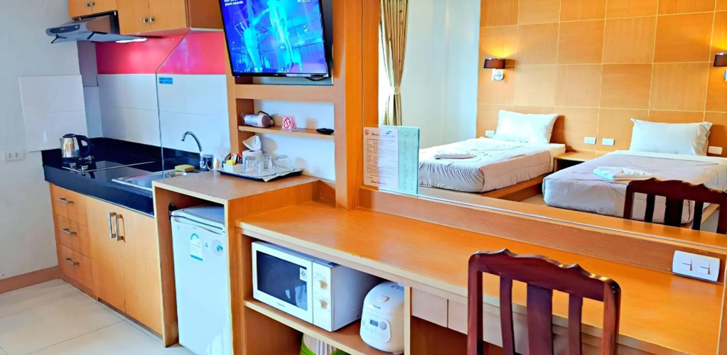 Green Harbor Hotel & Service Apartment