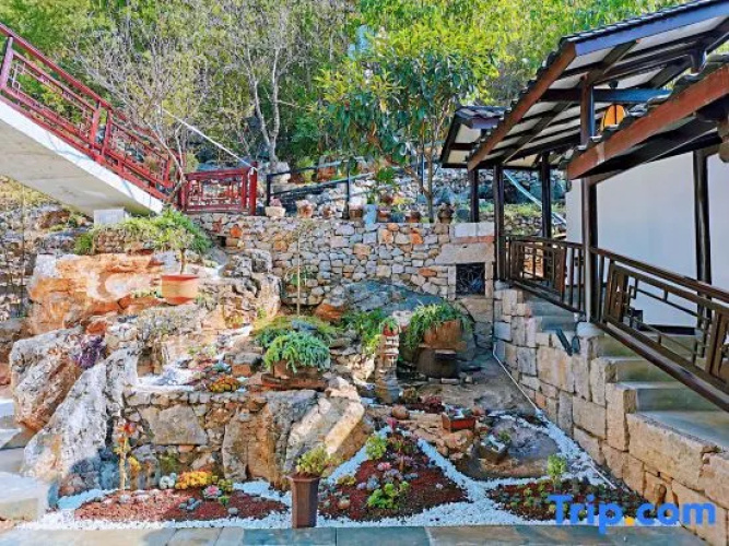 Xingyi Yinfeng Inn