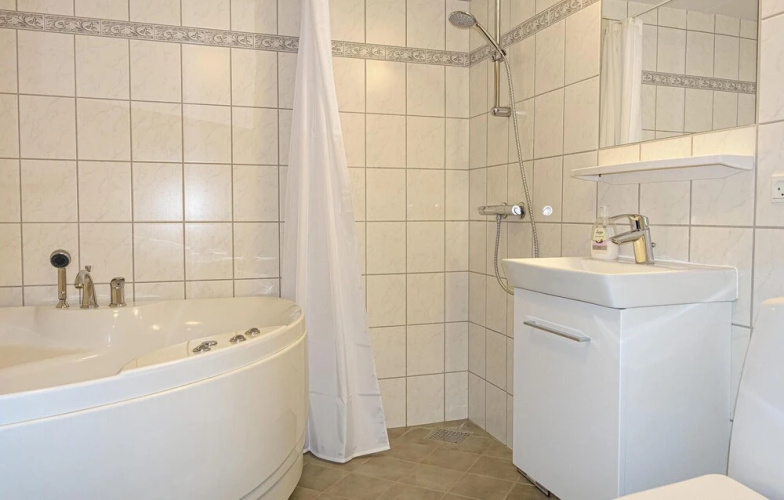 Nice Apartment in Allinge With 1 Bedrooms and Wifi