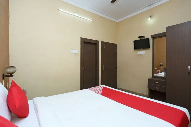 OYO 12777 Hotel Classic