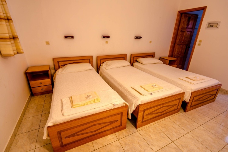Economy Triple room