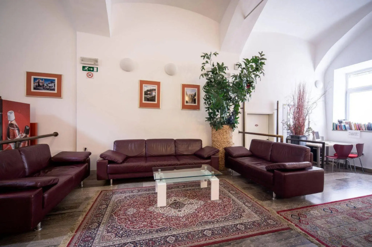 Emonec Hotel