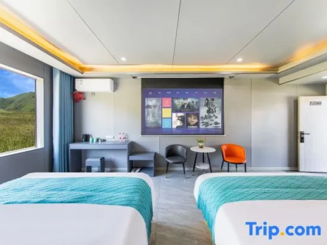 Standard Twin room with mountain view