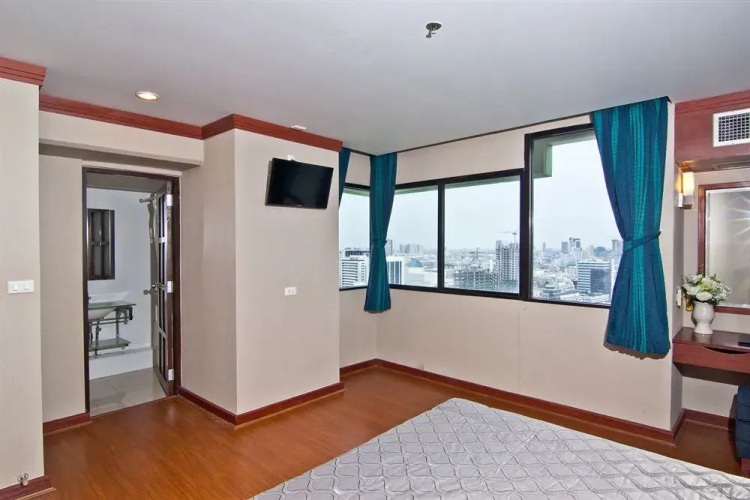 Baiyoke Suite Hostel