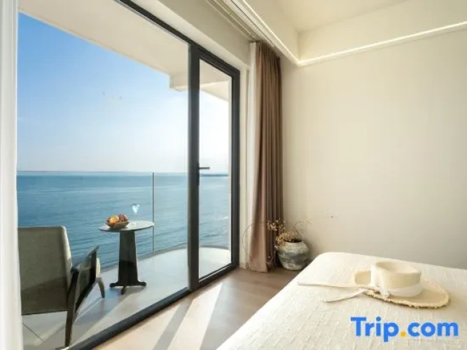 2 Bedrooms Family Suite with sea view
