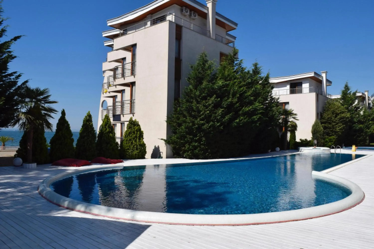 White Sails Apartments