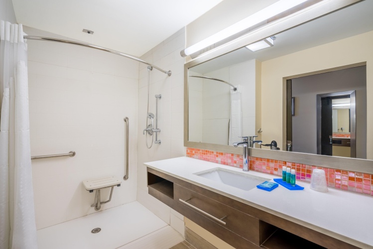Holiday Inn Express & Suites Nassau photo 9