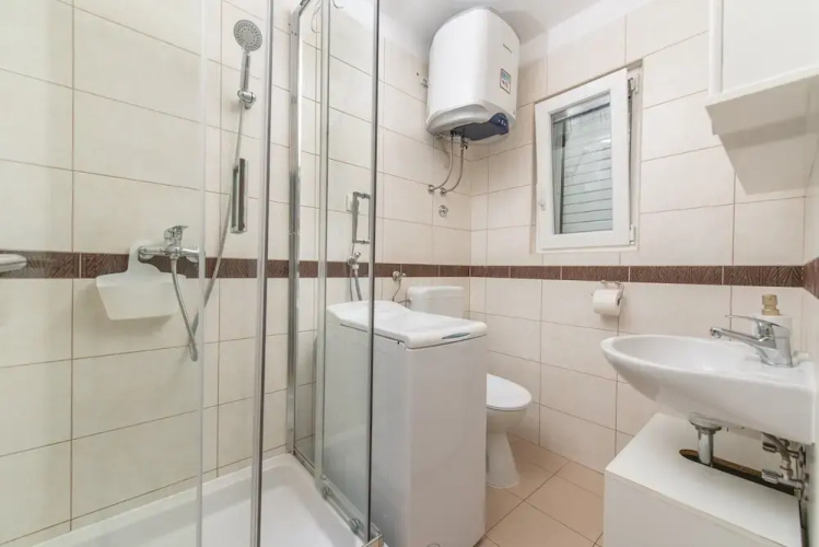 Beachfront villa Mihovil w. beach access