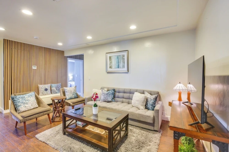 3 Bedrooms Apartment