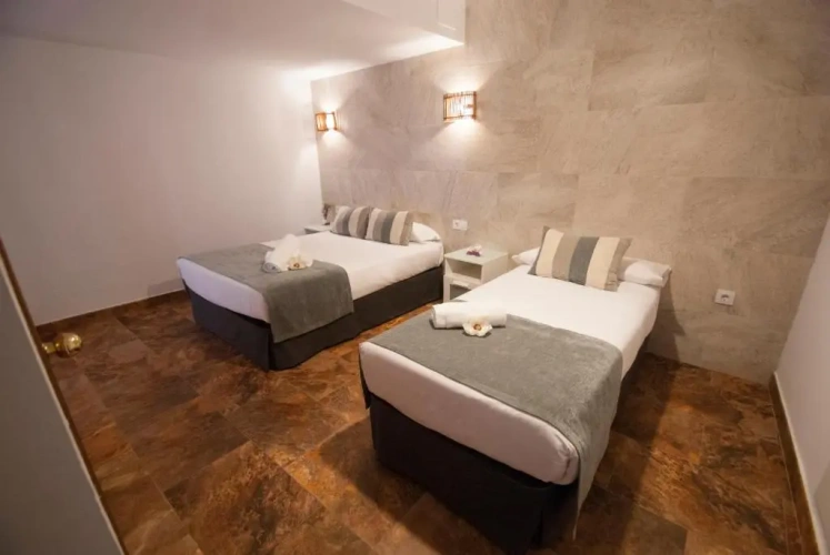 Standard Triple room