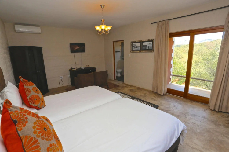 River Crossing Lodge