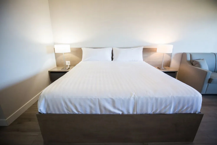 Sand Pebbles Inn