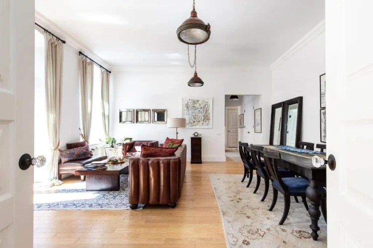 2 Bedrooms Apartment