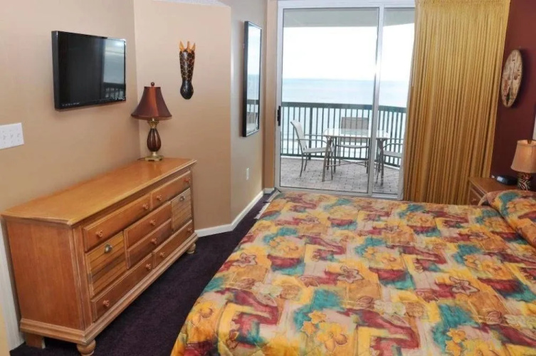 Ashworth 904 - 3 Br condo by RedAwning