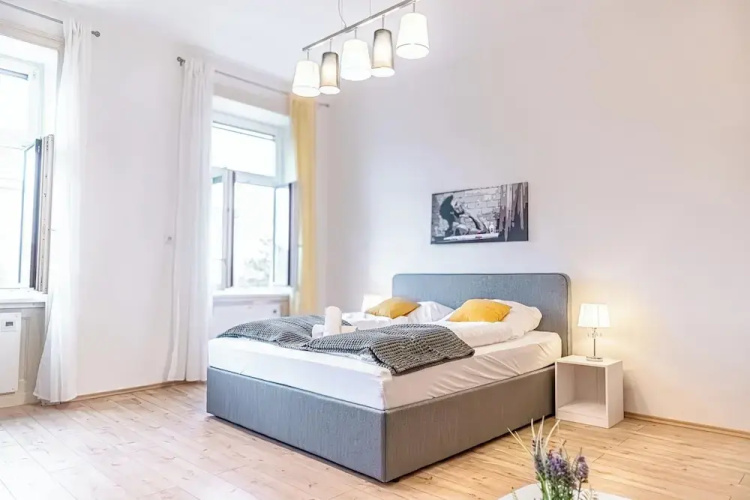 Quick Center Access 2BR Apt For Groups